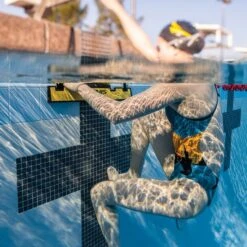 FINIS Backstroke Wedge -Swimming Gear Shop lifestyle 2